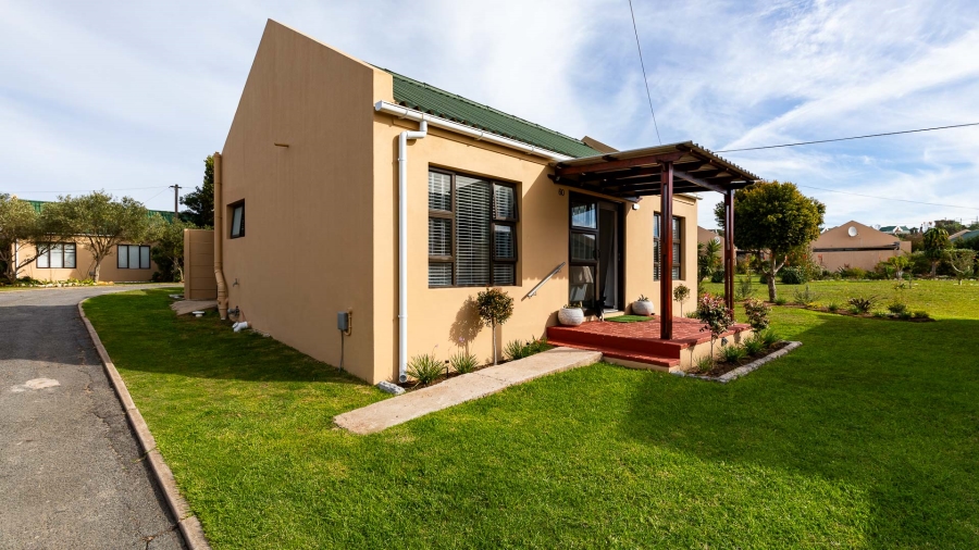 2 Bedroom Property for Sale in Stilbaai Wes Western Cape